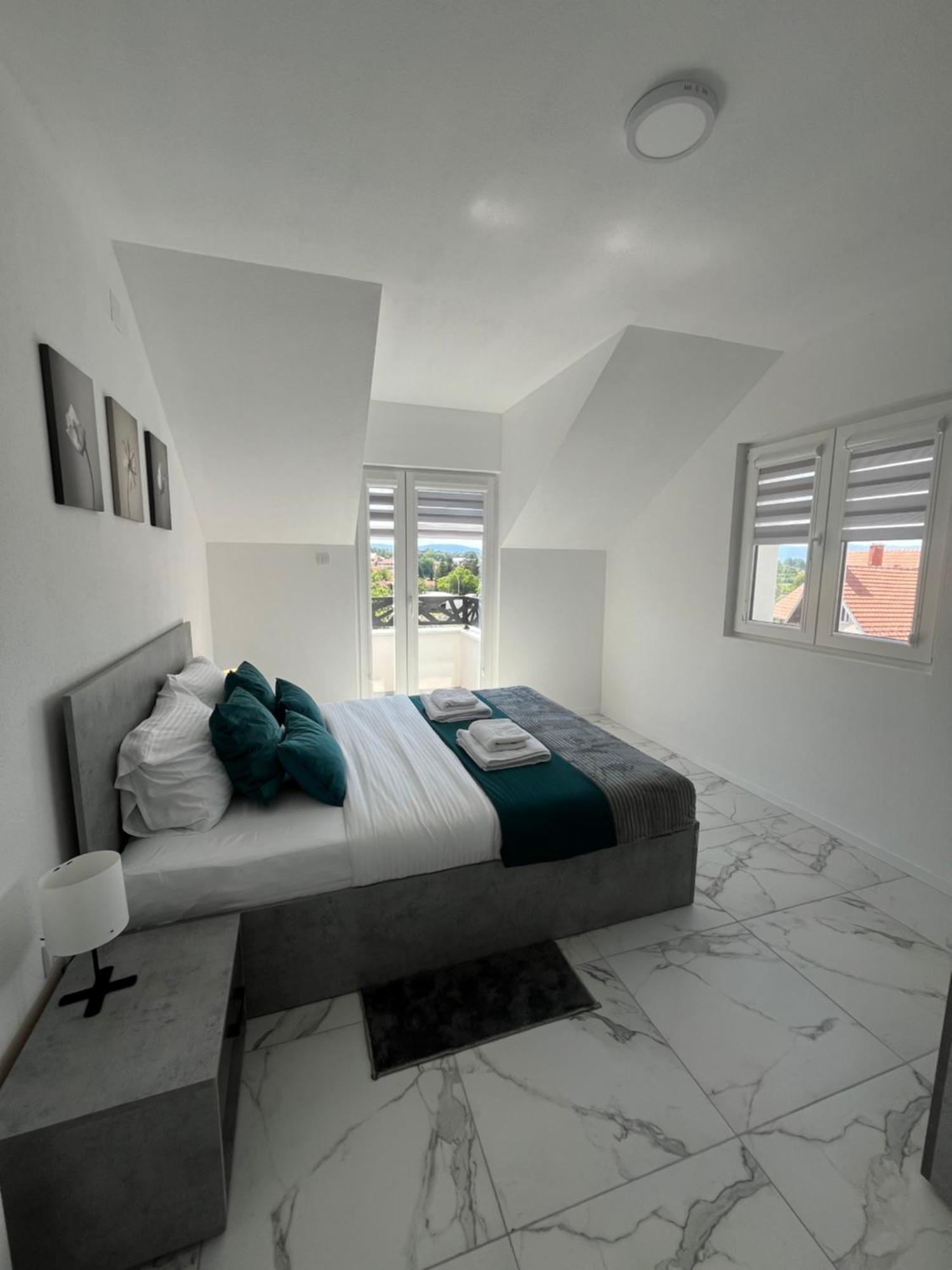 Sunset Apartment *