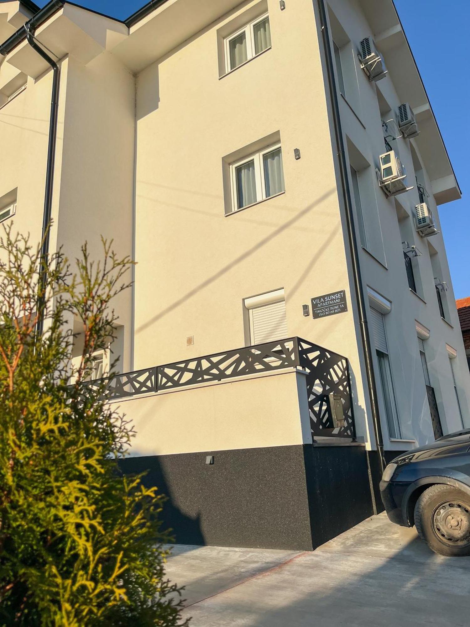Sunset Apartment *