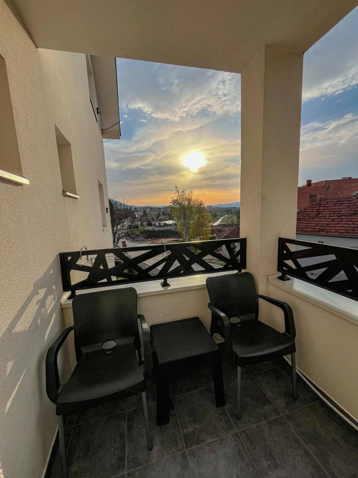 Sunset Apartment *